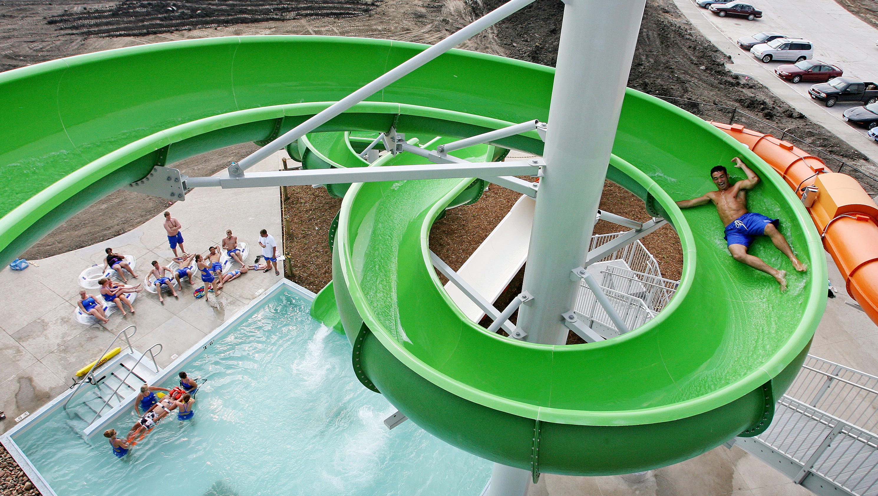 5 outdoor and 5 indoor water parks in or near Iowa