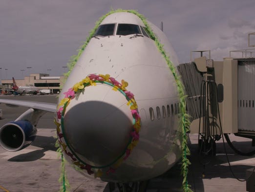 Delta employees fashioned Hawaii-style lei for one
