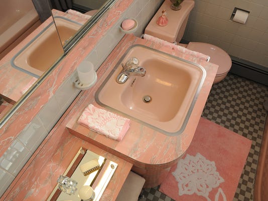 Those 1950s Pink Bathrooms Hot Or Not Pink Baths Are They Hot Or Not