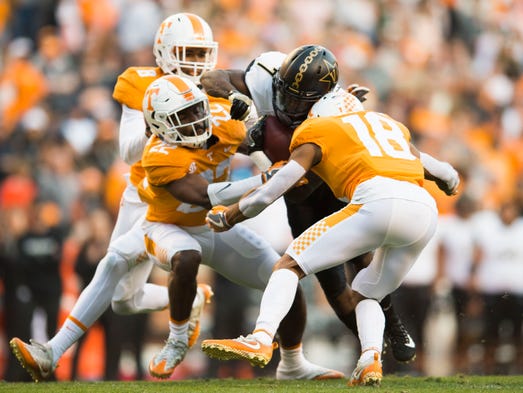 Tennessee defensive back Justin Martin (8) Tennessee