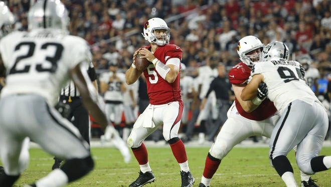Arizona Cardinals quarterback Drew Stanton (5) throws against the Oakland Raiders in the 2nd  quarter of their NFL game Saturday, Aug. 12, 2017, in Glendale, Ariz.