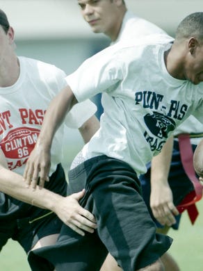 West High School running back Dwayne Nelson during a Knoxville Punt-Pass League game in July 1996.