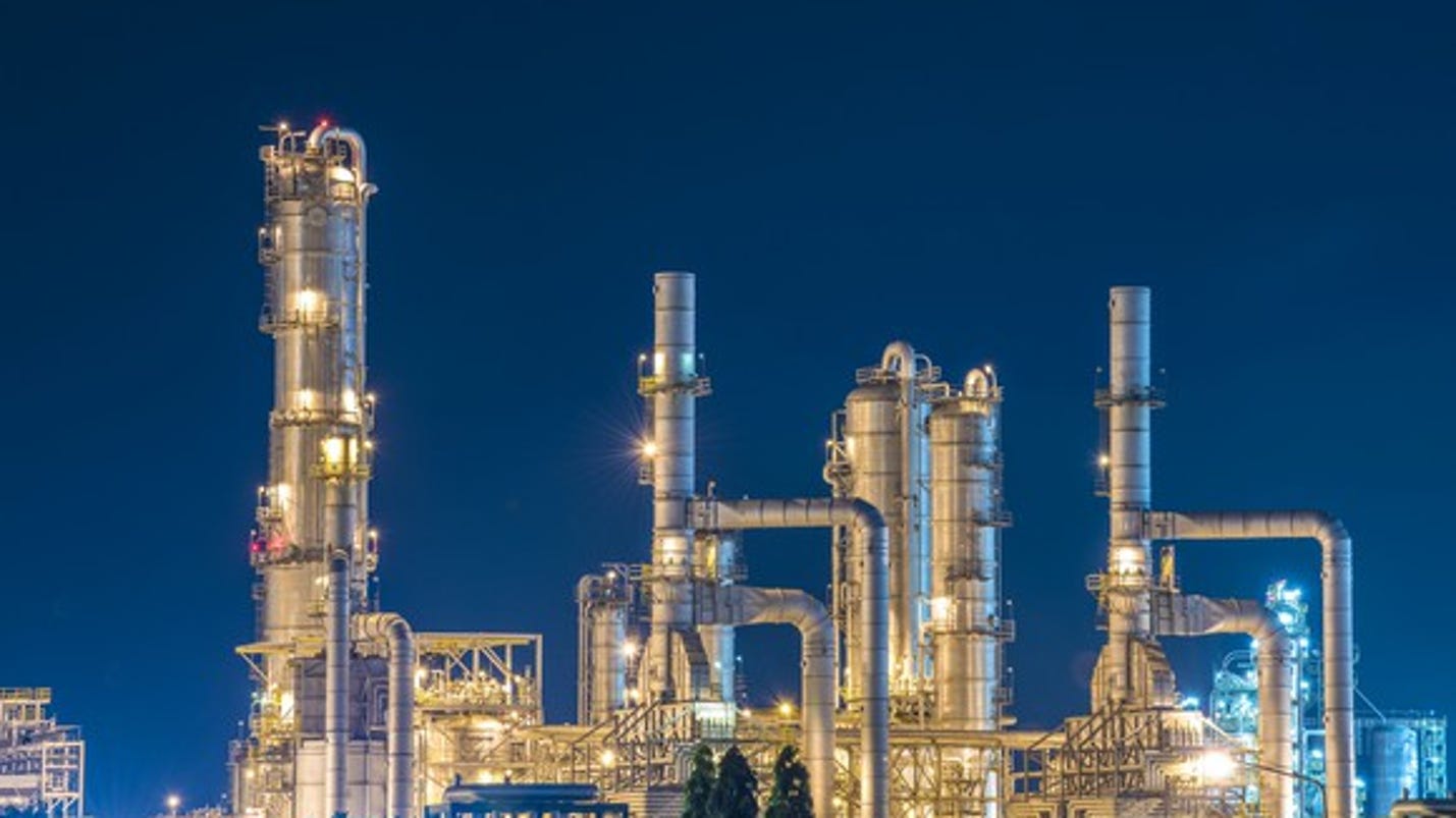 U.S. crude hits $60 a barrel for the first time since June 2015