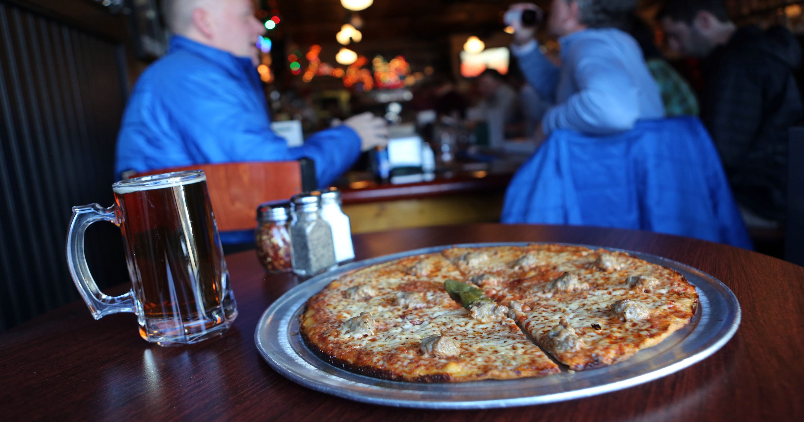 Colony Grill's formula Pizza, beer and family