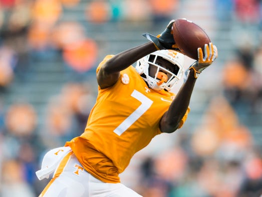 Tennessee wide receiver Brandon Johnson (7) makes a