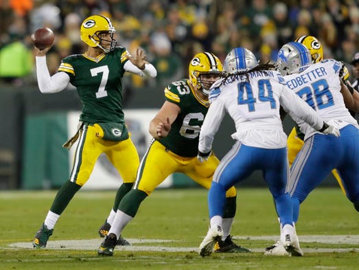 Green Bay Packers quarterback Brett Hundley (7) throws