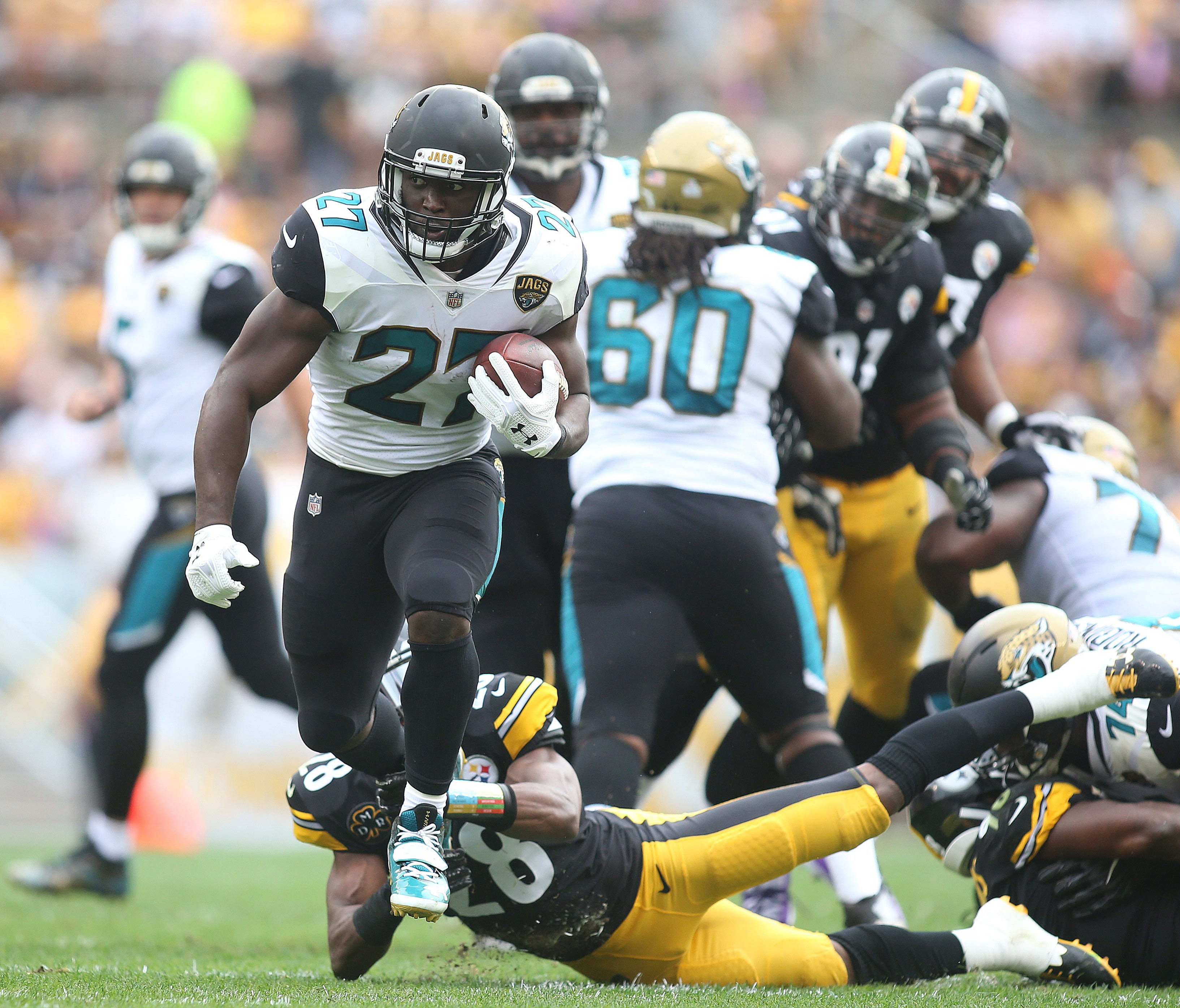 Jacksonville Jaguars running back Leonard Fournette (27) rushes the ball against the Pittsburgh Steelers during the first quarter at Heinz Field.