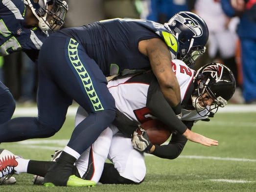 Seahawks defender Sheldon Richardson (91) brings down