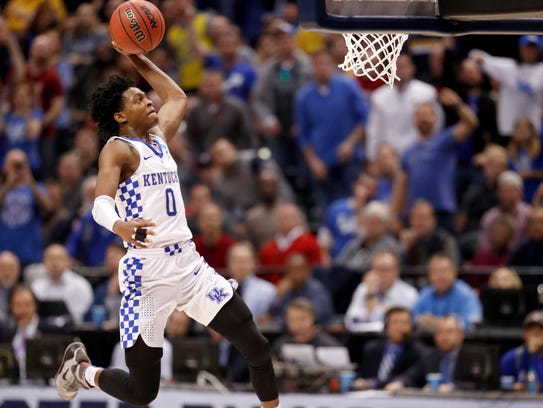 Kentucky's De'Aaron Fox heads to the basket during
