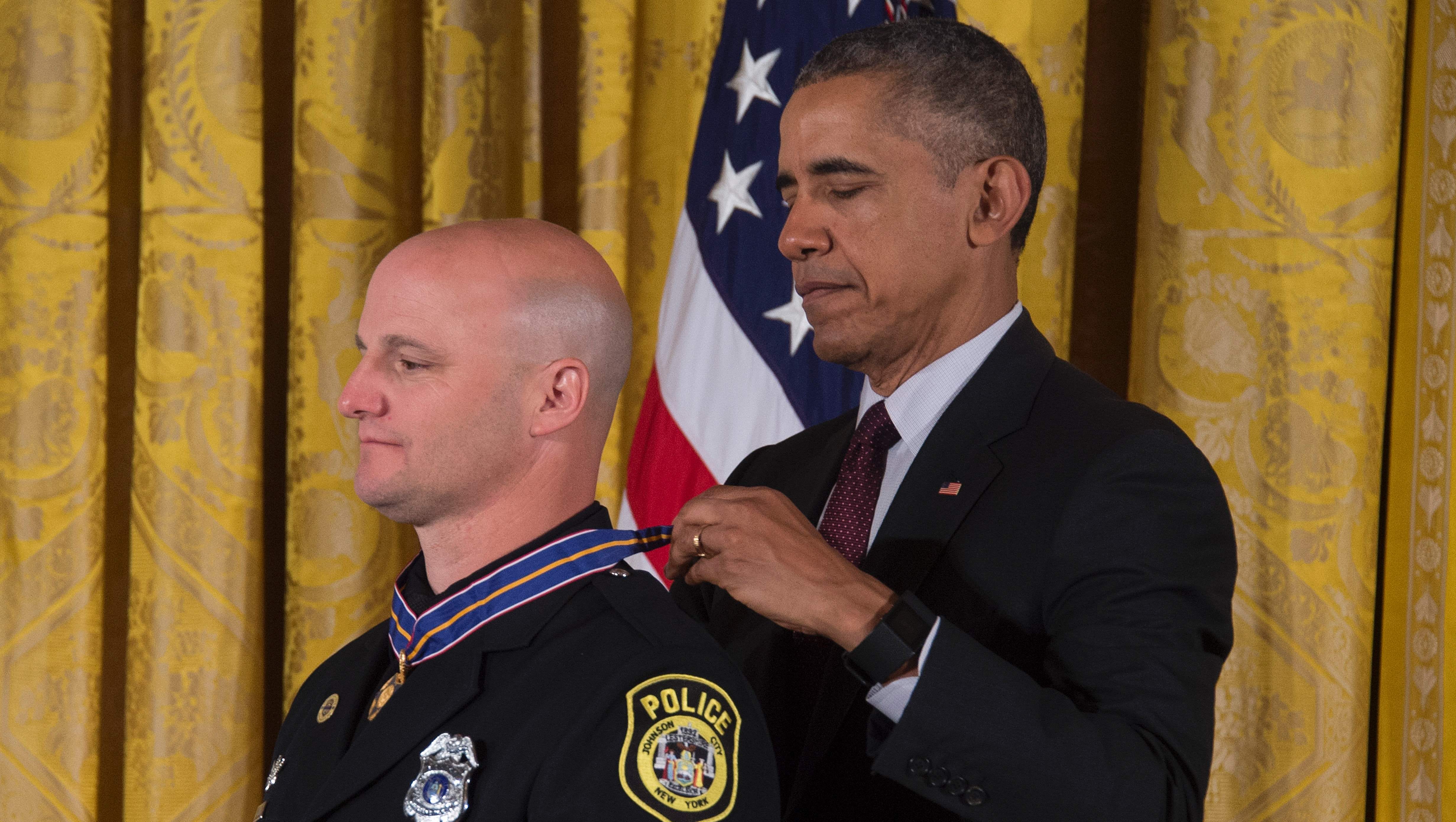 Obama Awards Medal Of Valor To 13 Police Officers