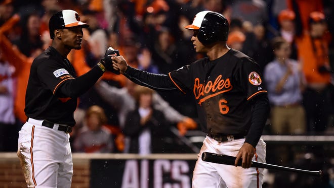 Jonathan Schoop scores after shortstop Alcides Escobar can't make the catch on an infield single by Alejandro De Aza in the sixth inning to tie the score.