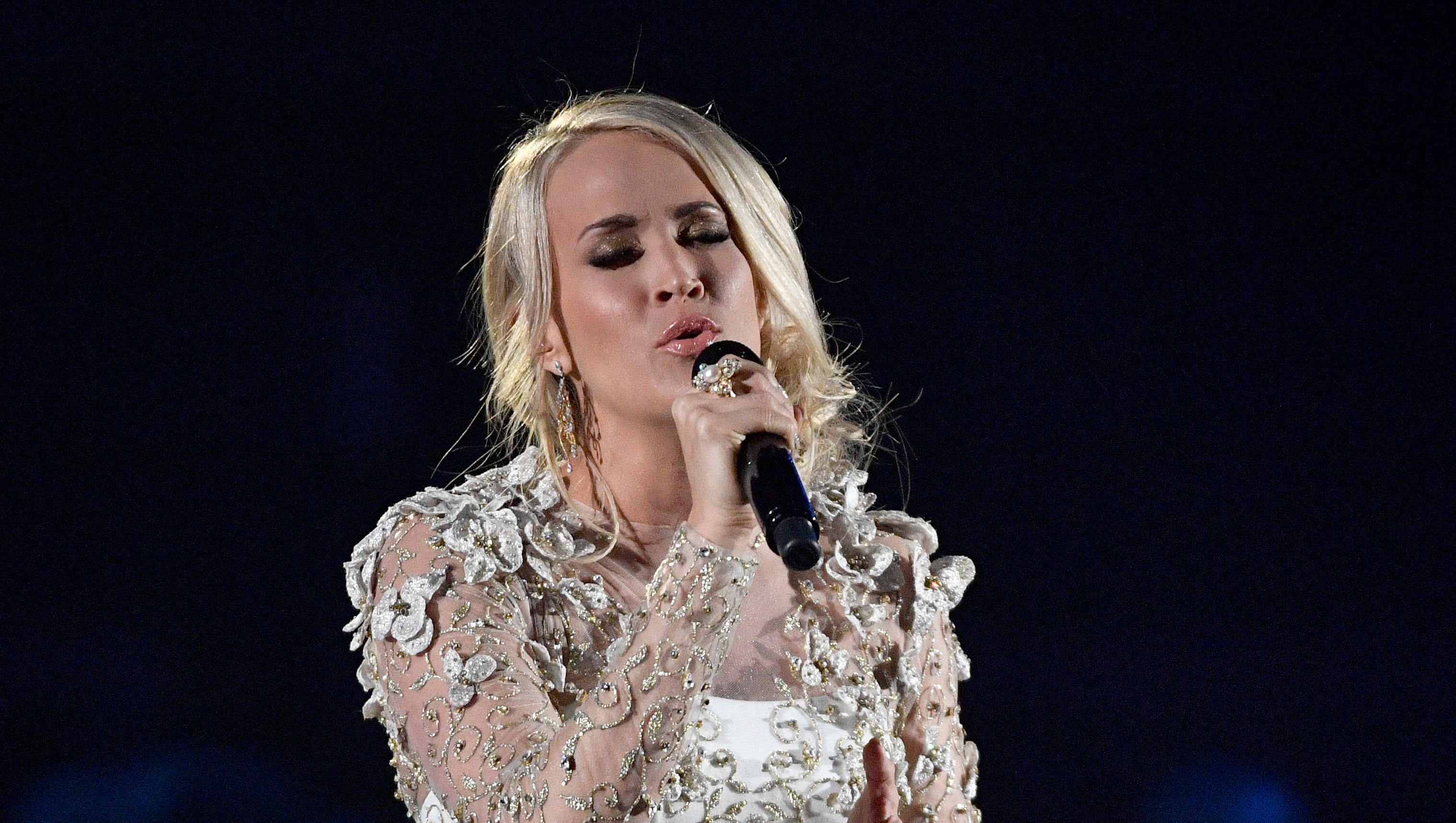 Super Bowl Carrie Underwood Ludacris Featured On The Champion Song