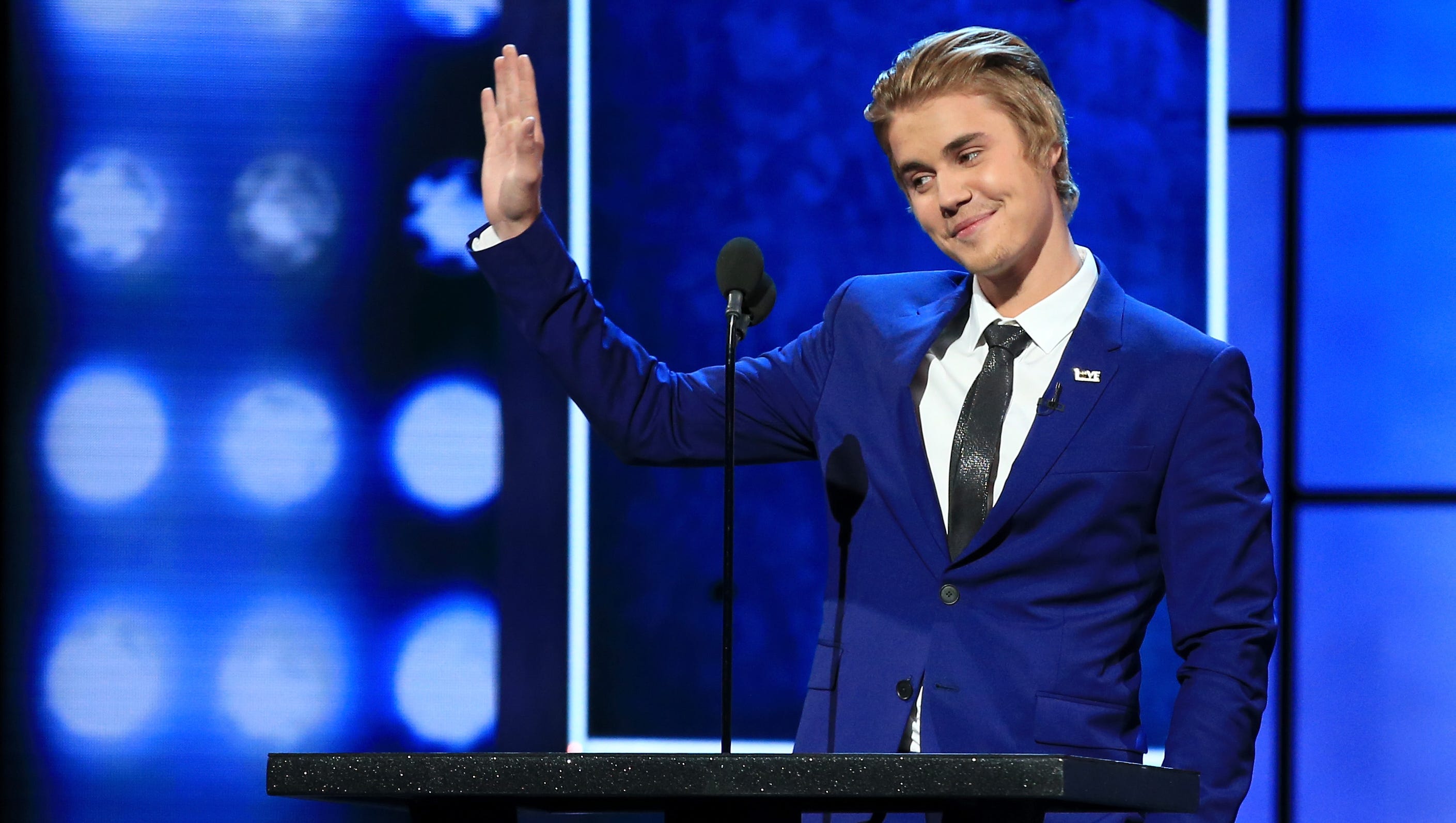 justin biebers most embarrassing moments