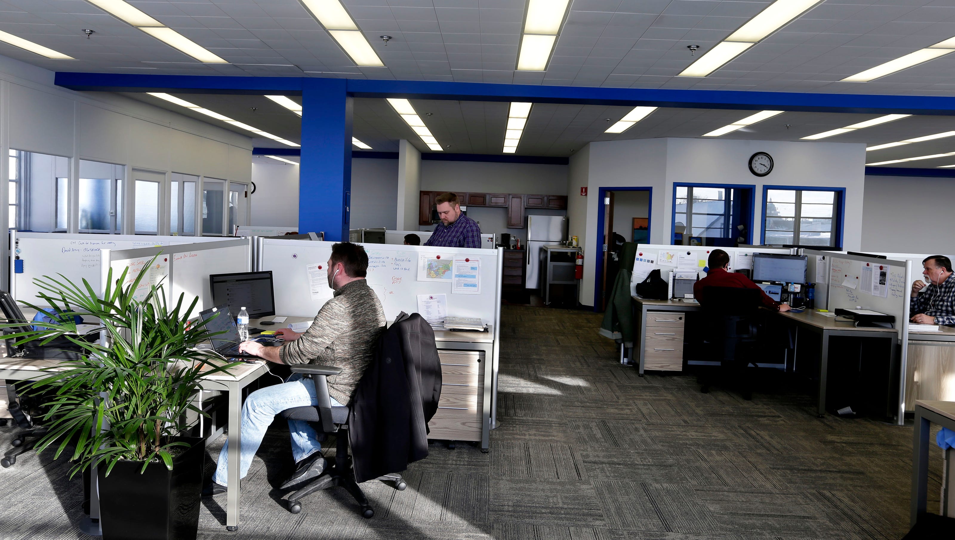 Goodbye cubicle farm: Office design changing to lure young workers