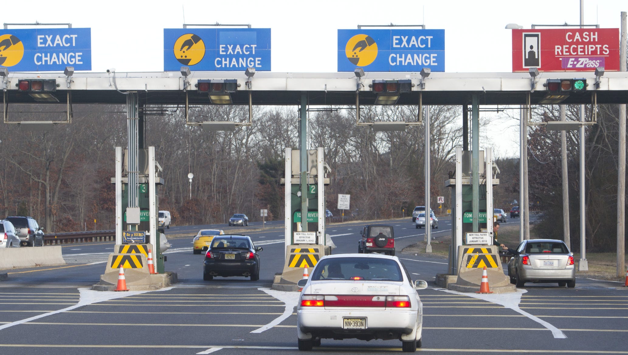 Suspicious luggage closes Toms River toll plaza