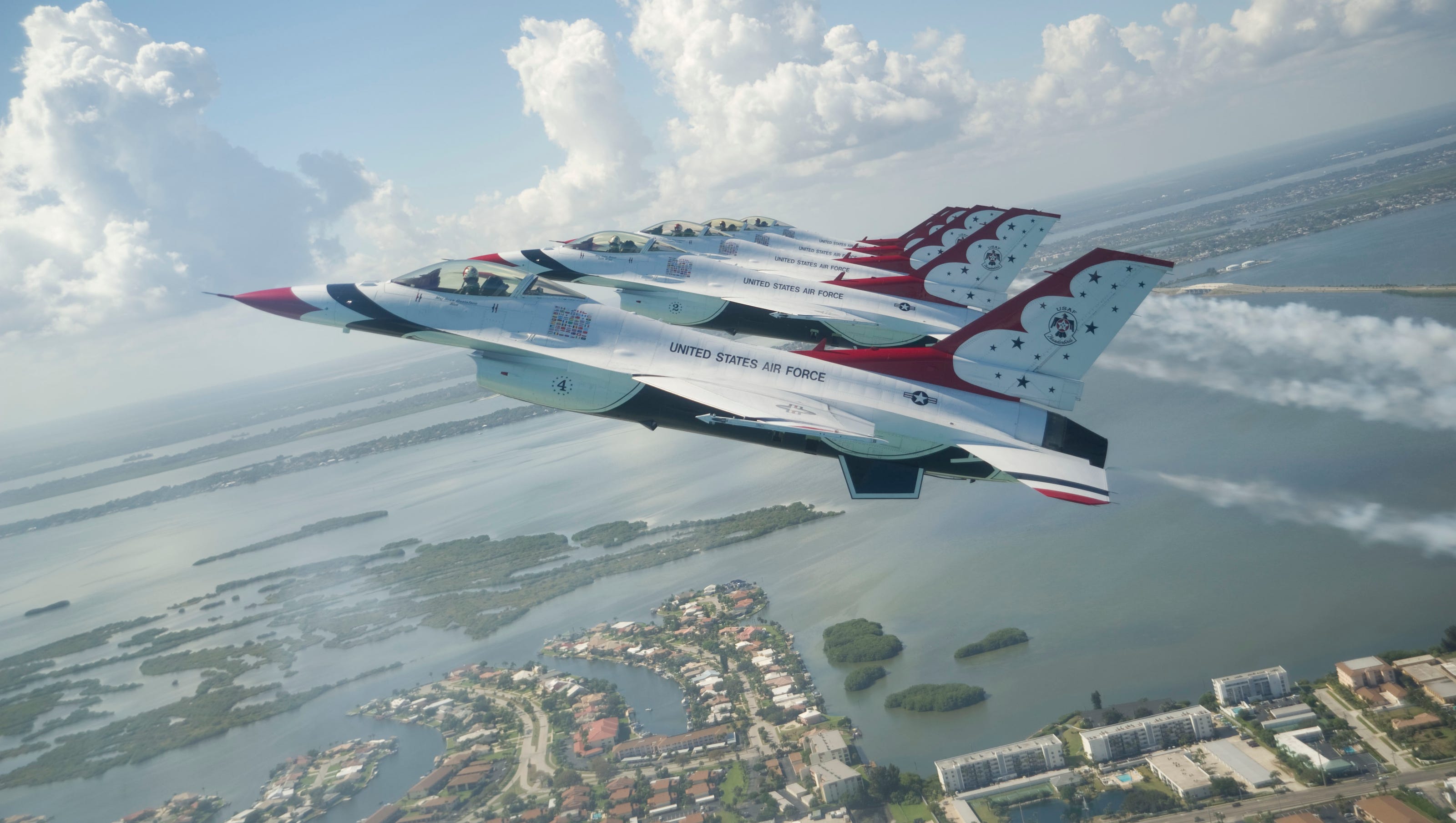 Air Force Thunderbirds cancel after tragedy, Mississippi air show still on