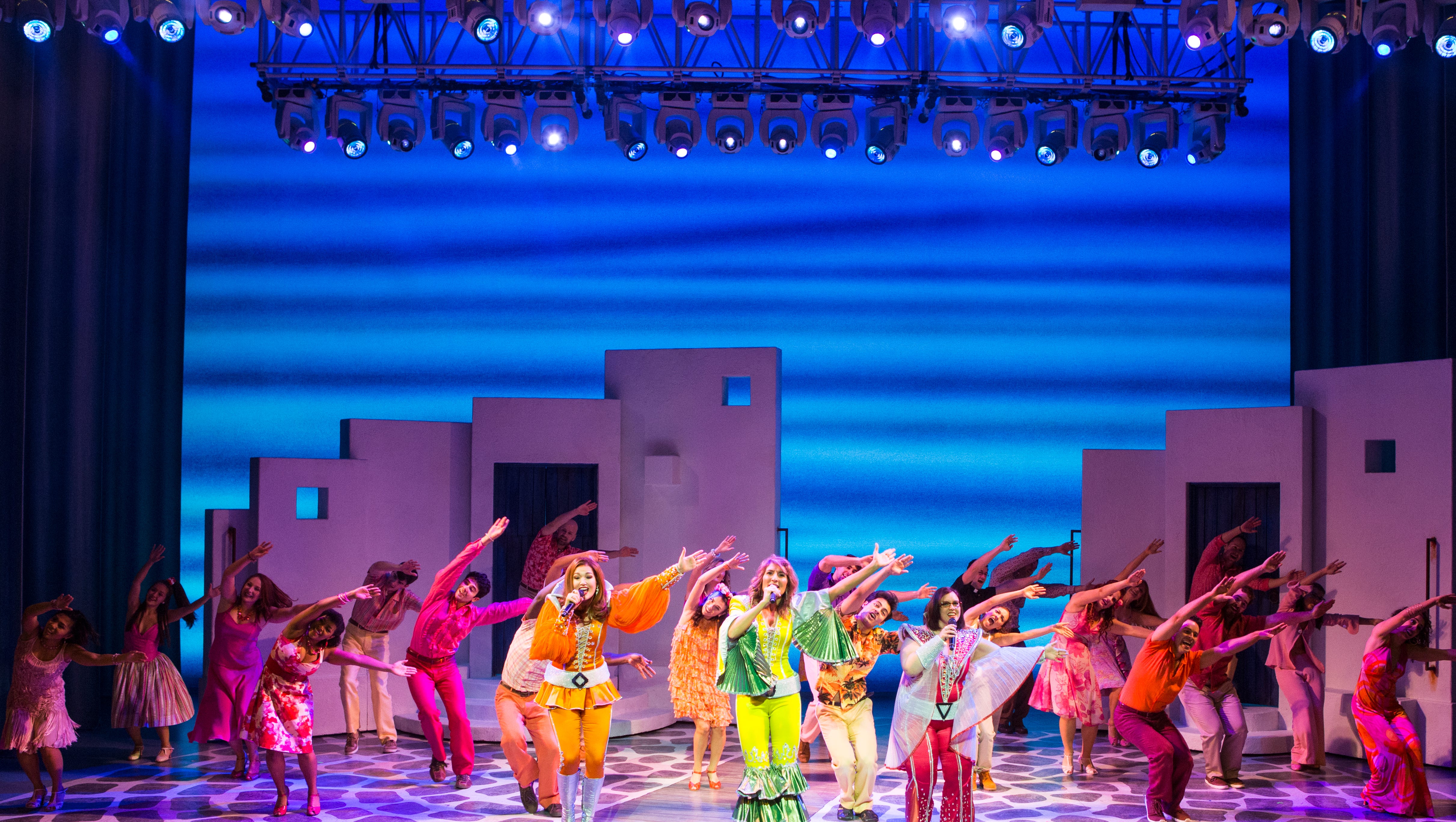 4 Reasons Mamma Mia Will Be Remembered As A Broadway Classic Seriously