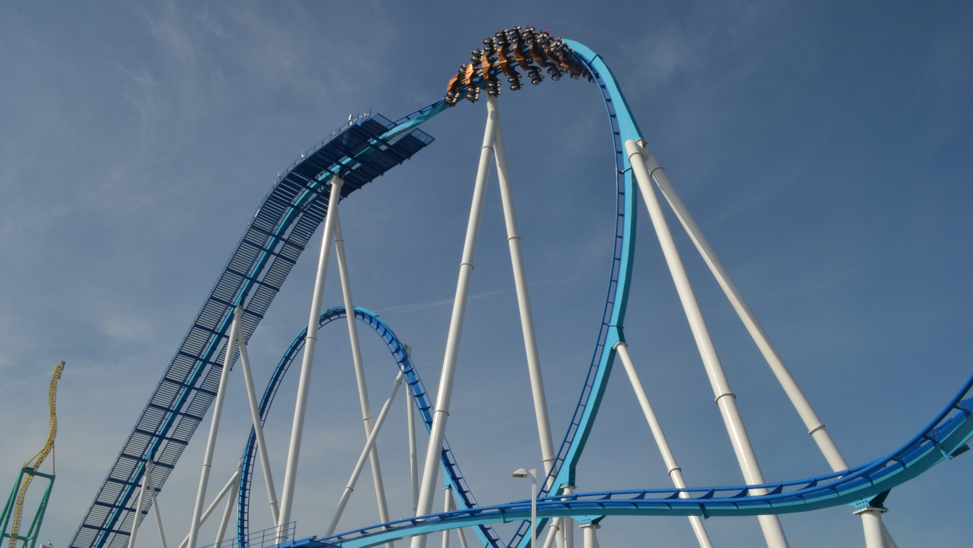 Cedar Point GateKeeper chain separates, stranding coaster riders