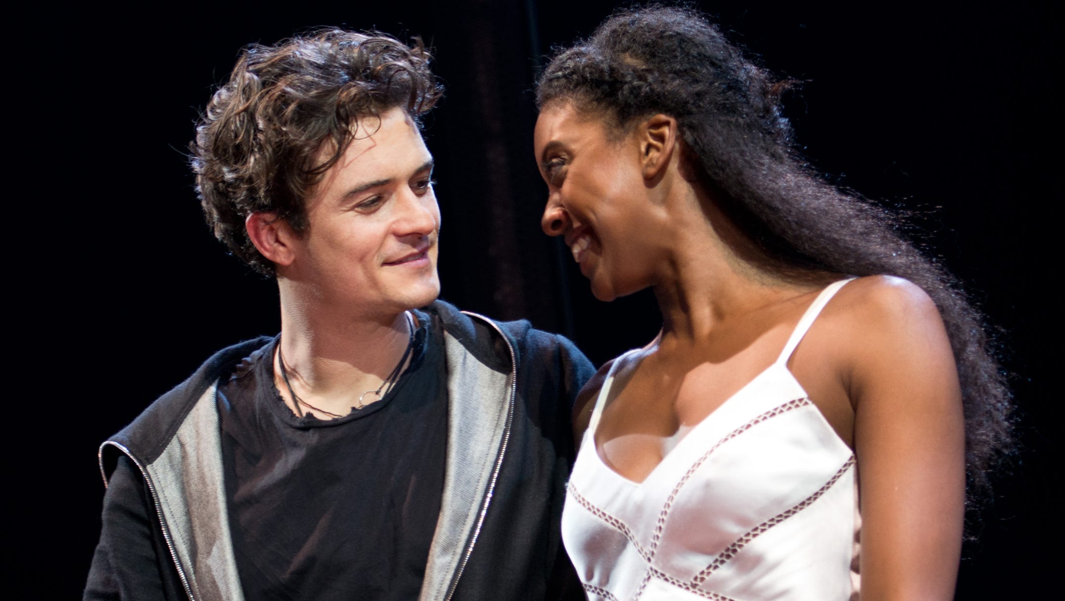 In New Romeo And Juliet Stars Cross Onstage Too