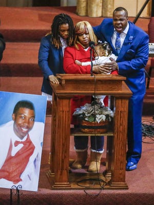 Antonio LeGrier (R) father of Quintonio LeGrier, stands with family as he eulogizes his son during funeral services at New Mount Pilgrim Missionary Baptist Church in Chicago. LeGrier, 19, was shot several times and killed by a Chicago police officer responding to a domestic disturbance call Dec. 26, 2015. Police at the same time mistakenly fatally shot LeGrier's neighbor, Bettie Jones.