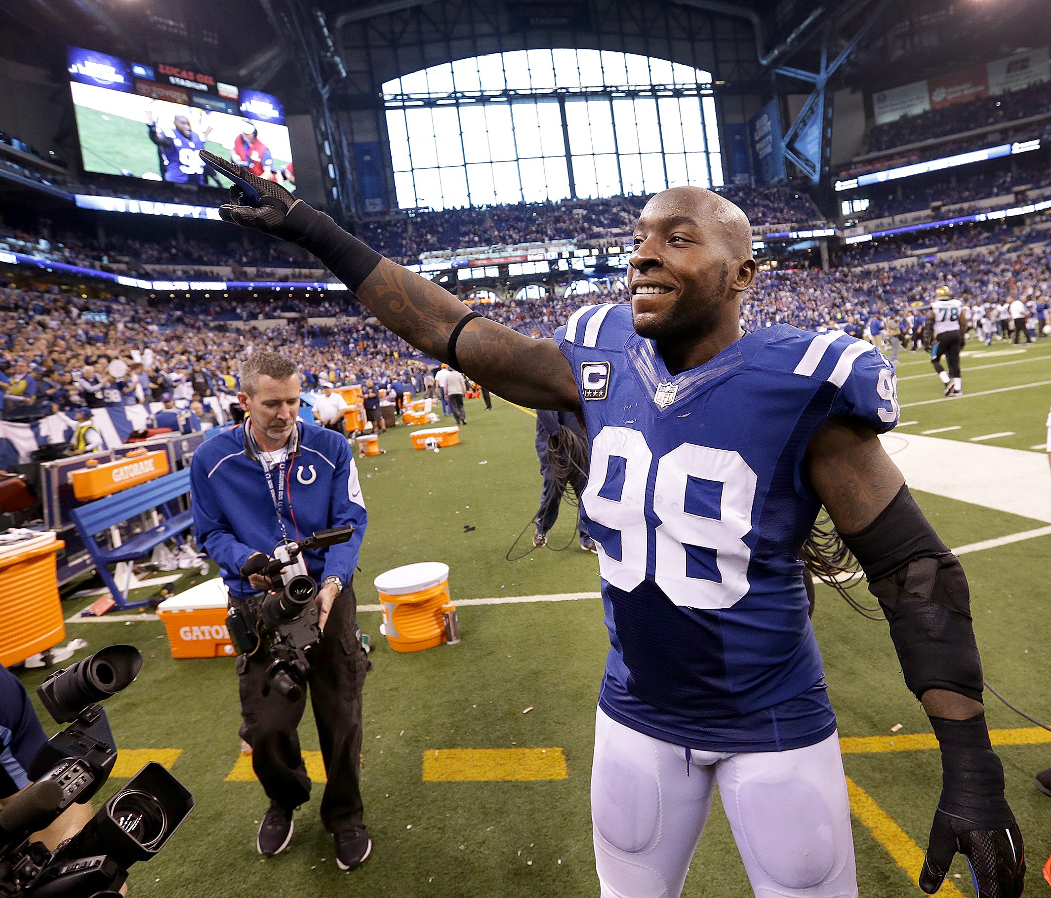 Indianapolis Colts outside linebacker Robert Mathis (98) says his goodbyes to the Colts fans following their NFL football game Sunday, Jan.1, 2016, at Lucas Oil Stadium. Mathis was arrested Tuesday on a DUI charge.