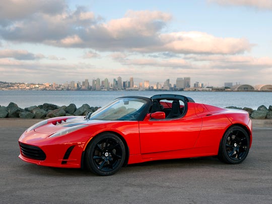 Musk says Falcon Heavy rocket will launch Tesla car