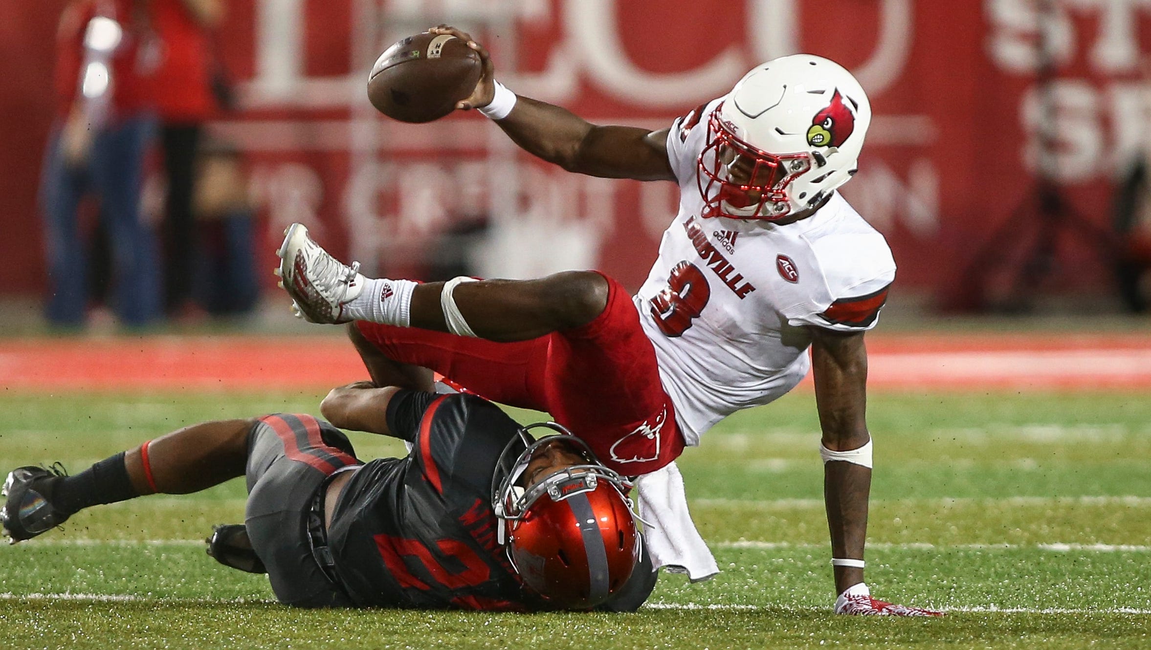 Houston Clamps Down On Lamar Jackson No 3 Louisville In Rout