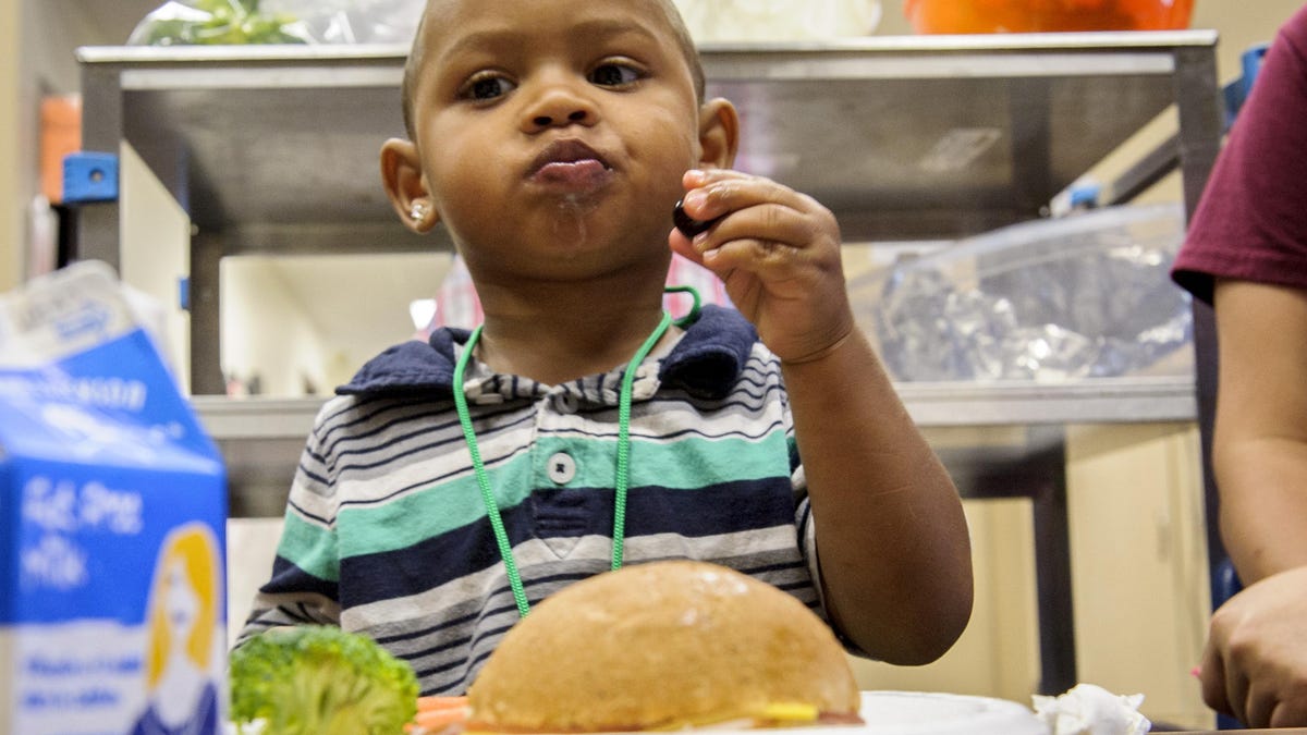 Des Moines Public Schools to serve free lunch at 31 sites this summer ...