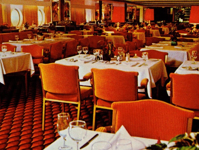 The 400-seat Continental Dining Room featured porthole-style