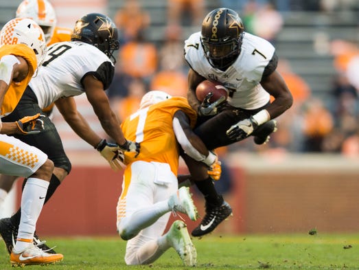 Tennessee defensive back Rashaan Gaulden (7) takes