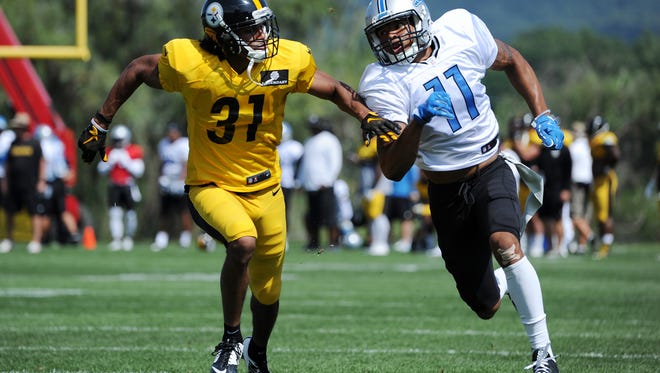 Steelers' Ross Cockrell,  defends Lions'  Marvin Jones, Jr.  as the teams hold a joint practice.