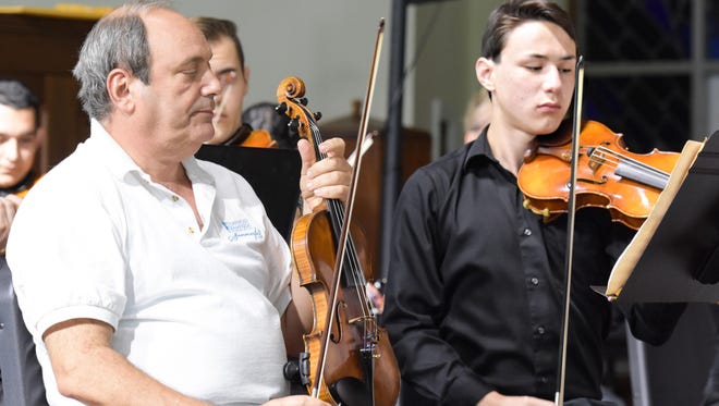 Concertmaster Orlando Forte mentors Vero Beach violist Alexander Harrison as part of the Summerfest program.