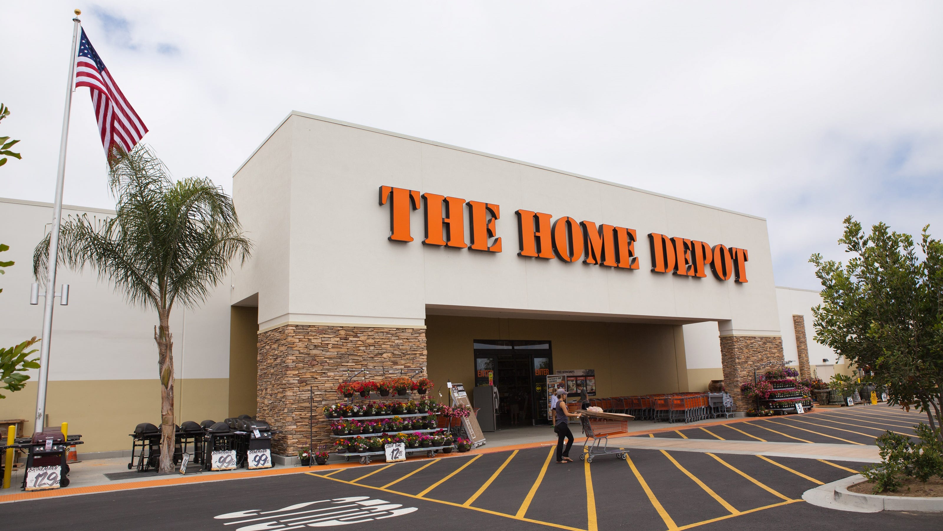 Home Depot vs. Lowe's: Which home improvement retailer is a better buy?