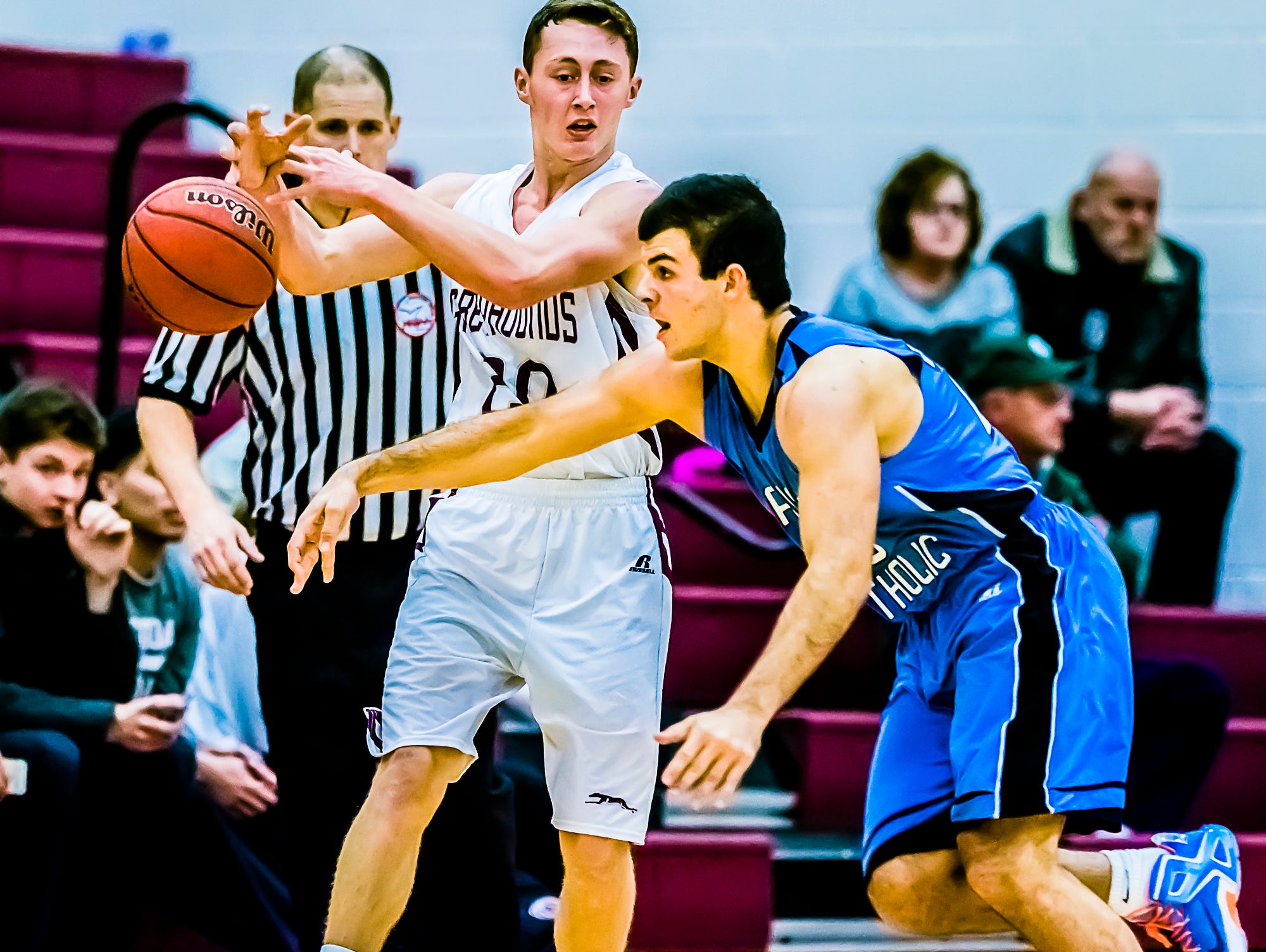 Lansing Catholic stays undefeated with win over Eaton Rapids | USA ...