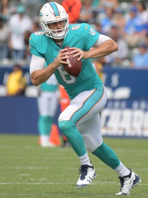 Dolphins quarterback Jay Cutler (6) throws a pass against the Chargers on Sept. 17, 2017. The Dolphins won 19-17.