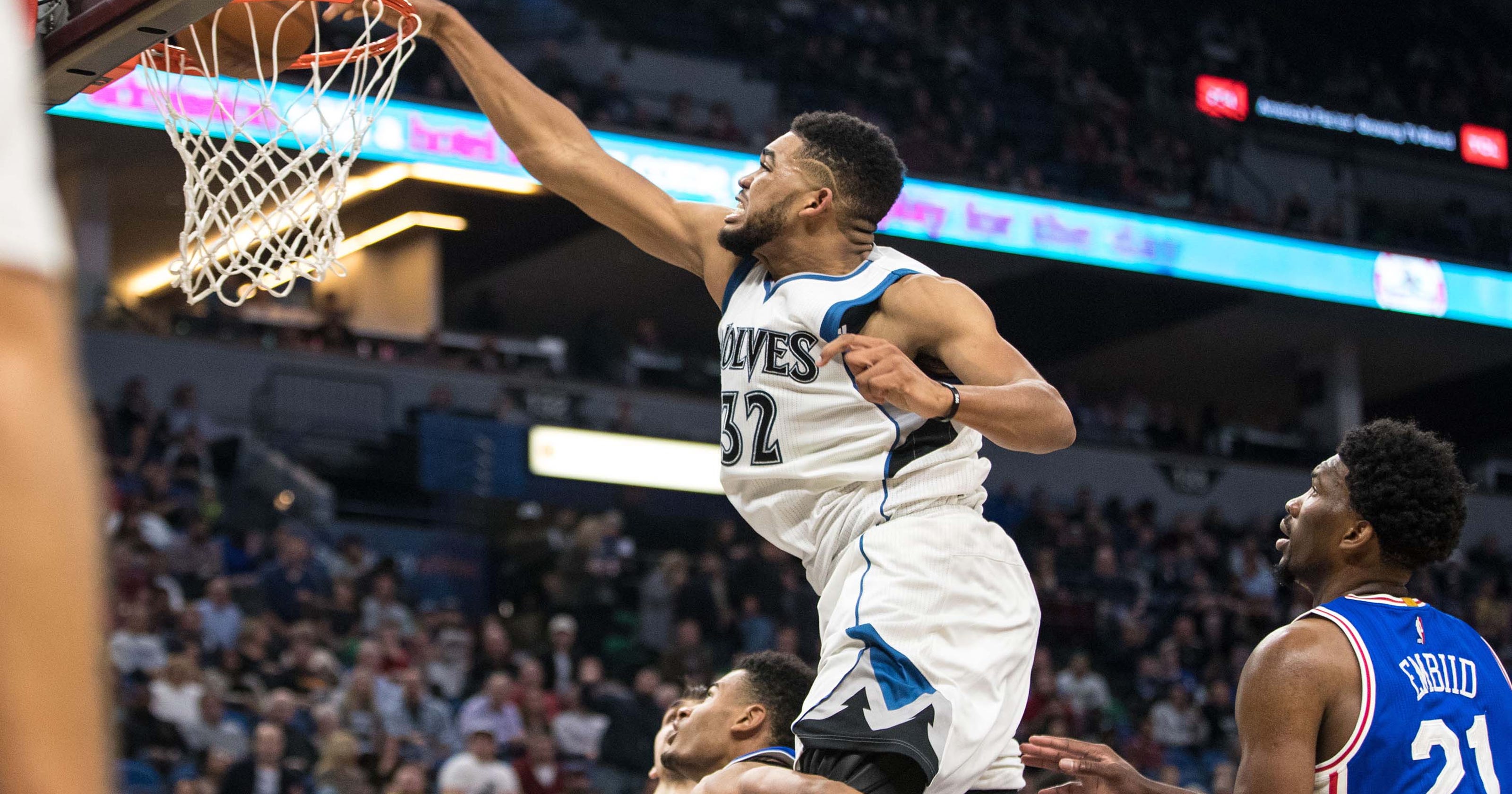 Karl-Anthony Towns throws down poster dunk