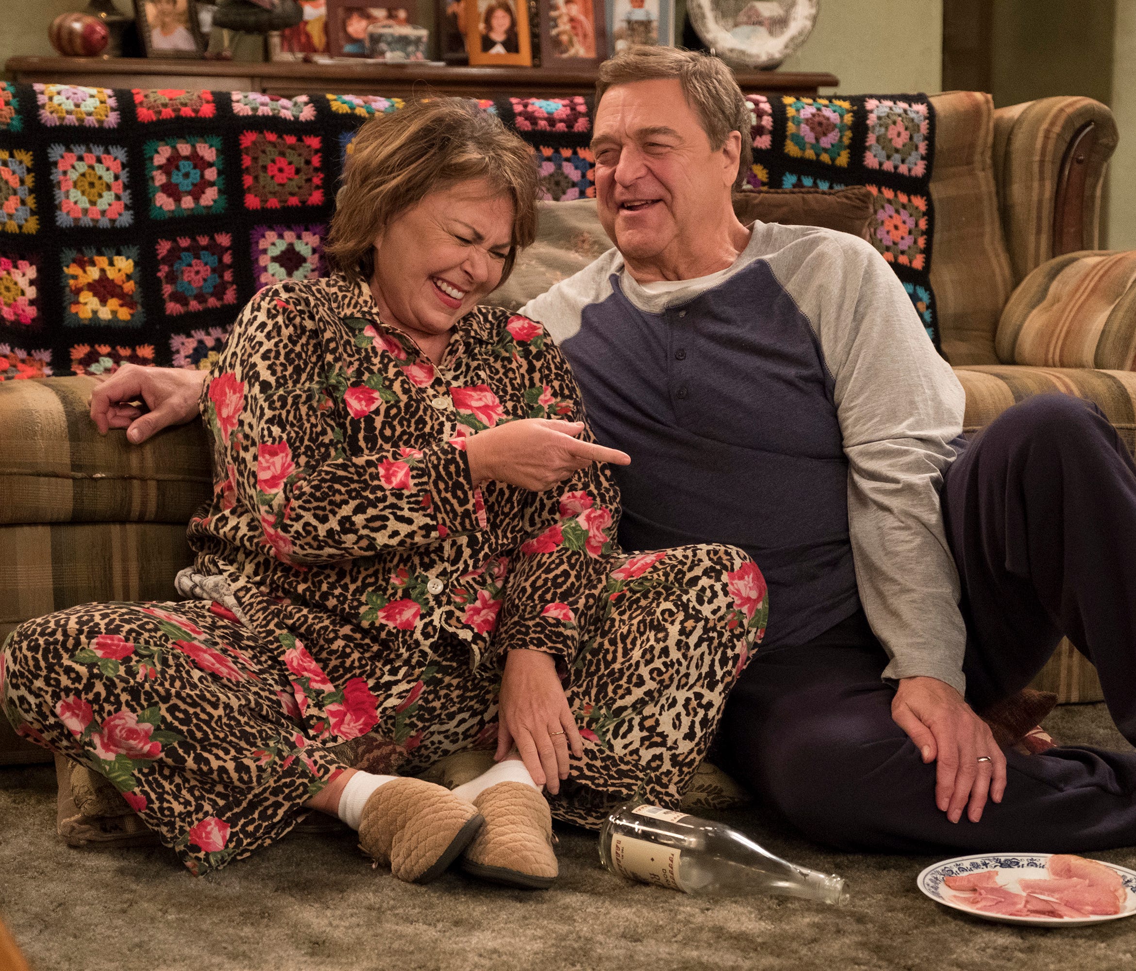 Roseanne Barr as Roseanne and John Goodman as Dan on 