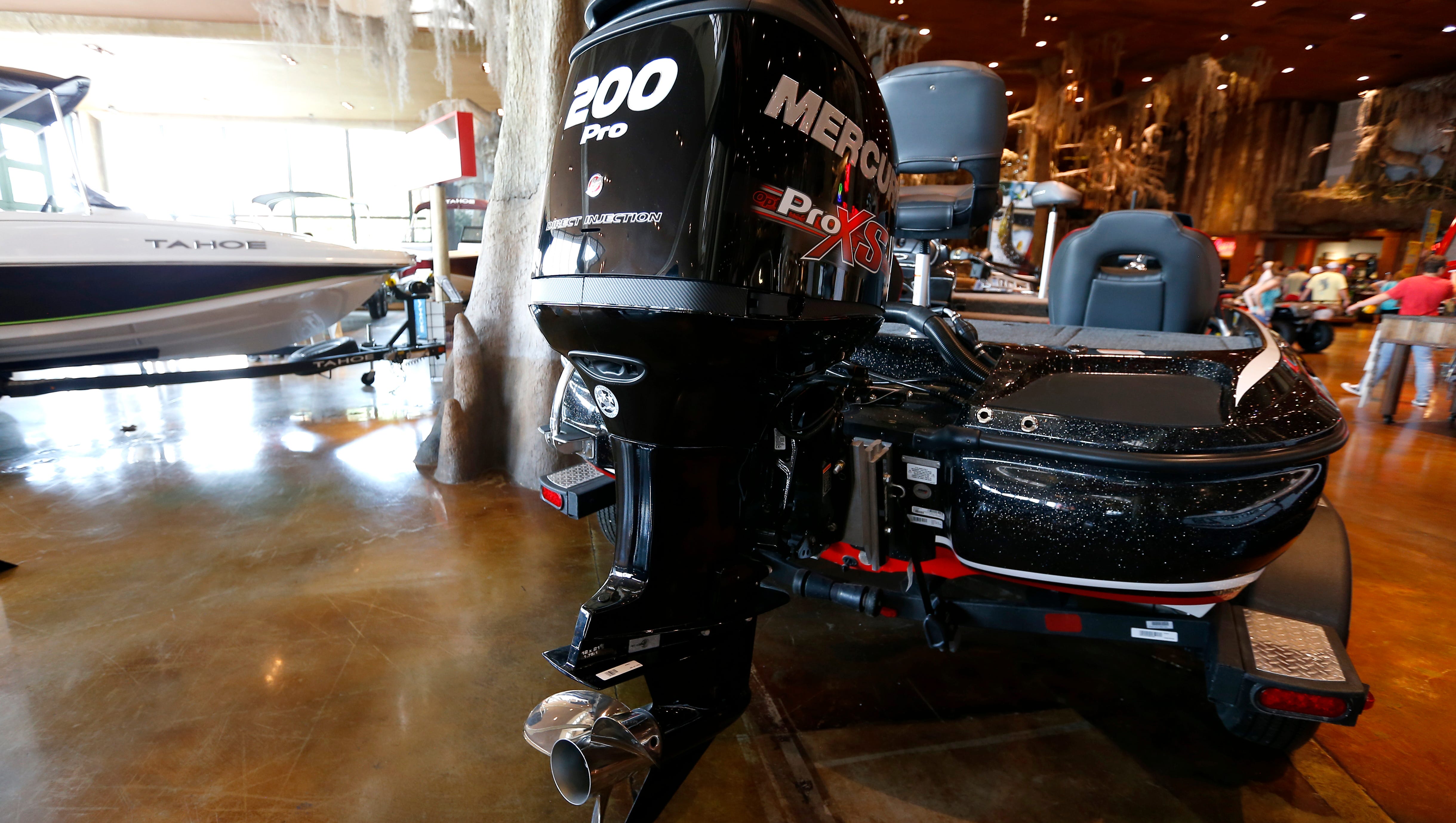 Bass boats on Ozarks waterways What types exist? How fast do they go?