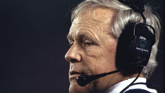 Dick Tomey coaches the Arizona Wildcats in a game on Dec. 30, 1998 in the Holiday Bowl against Nebraska in San Diego, California.