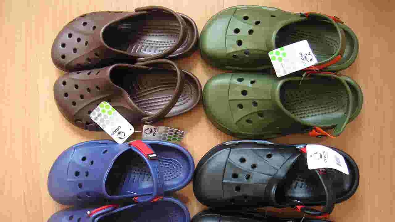 Crocs fans freak out over company closing last factory Crocs fans freak out over company closing last factory