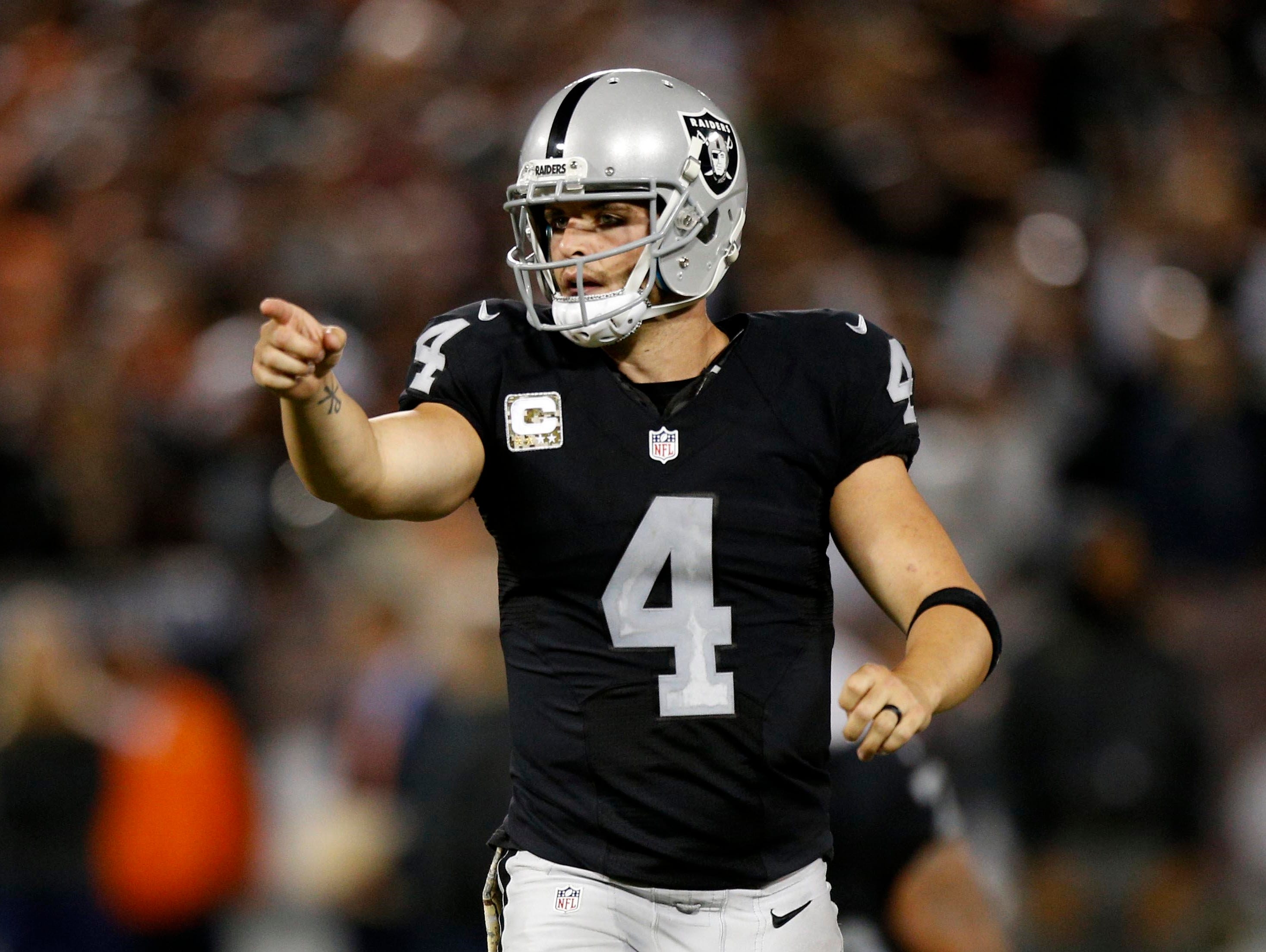 Derek Carr and the Raiders are on top of the AFC West at 7-2.