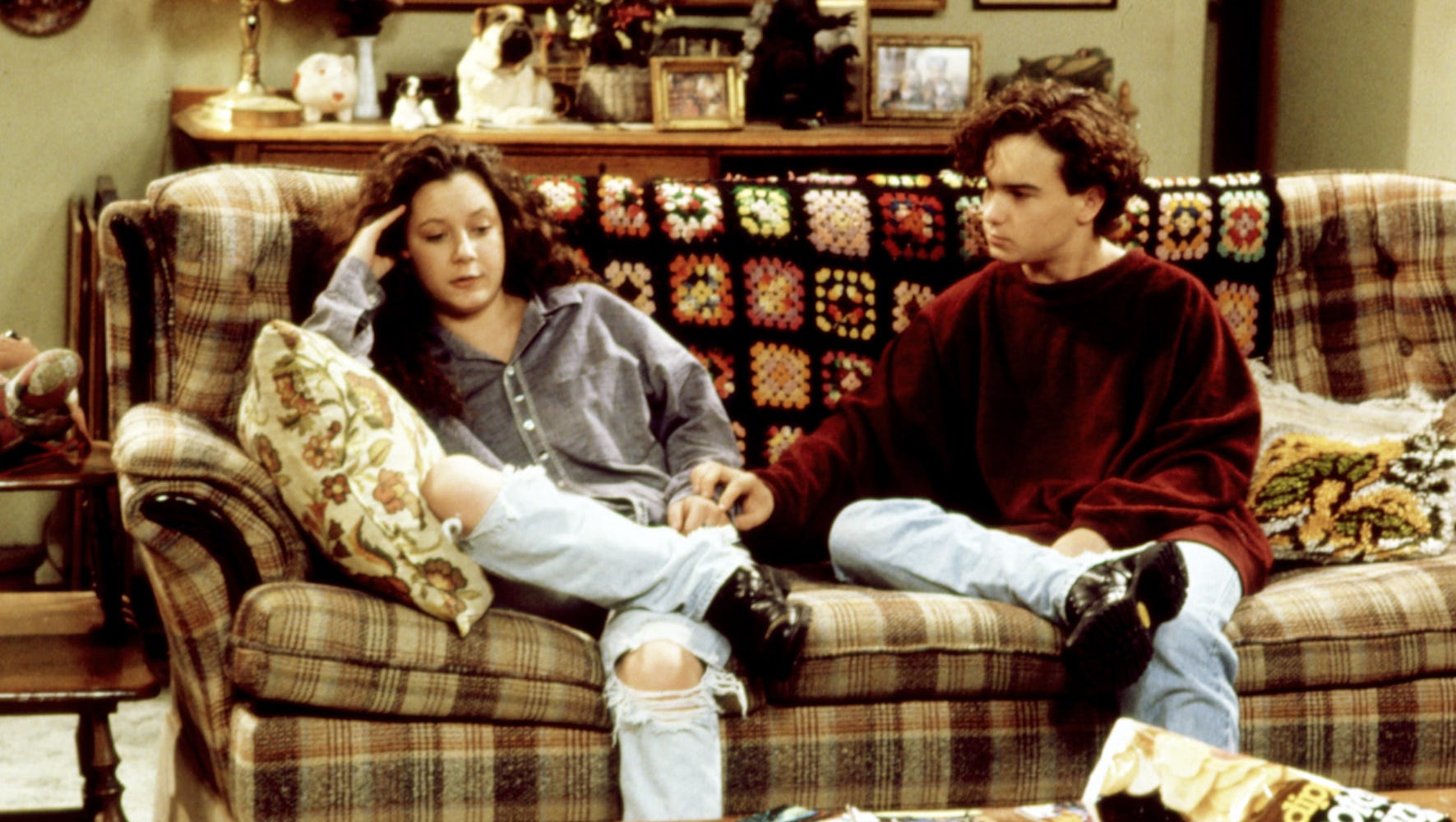 Roseanne Catch Up On Darlene And David Before Johnny Galecki S Return