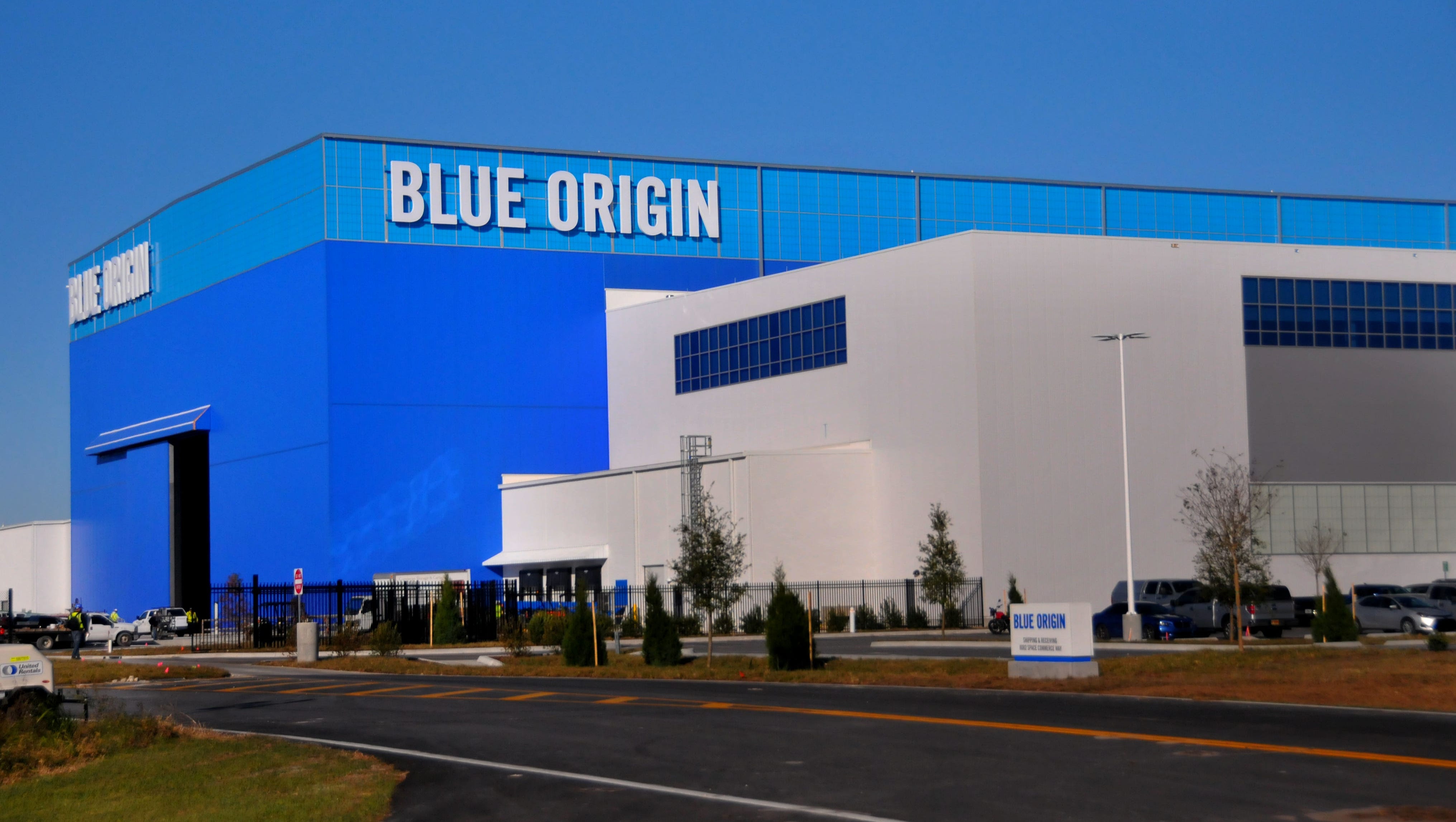 Blue Origin begins moving into massive New Glenn rocket factory at KSC