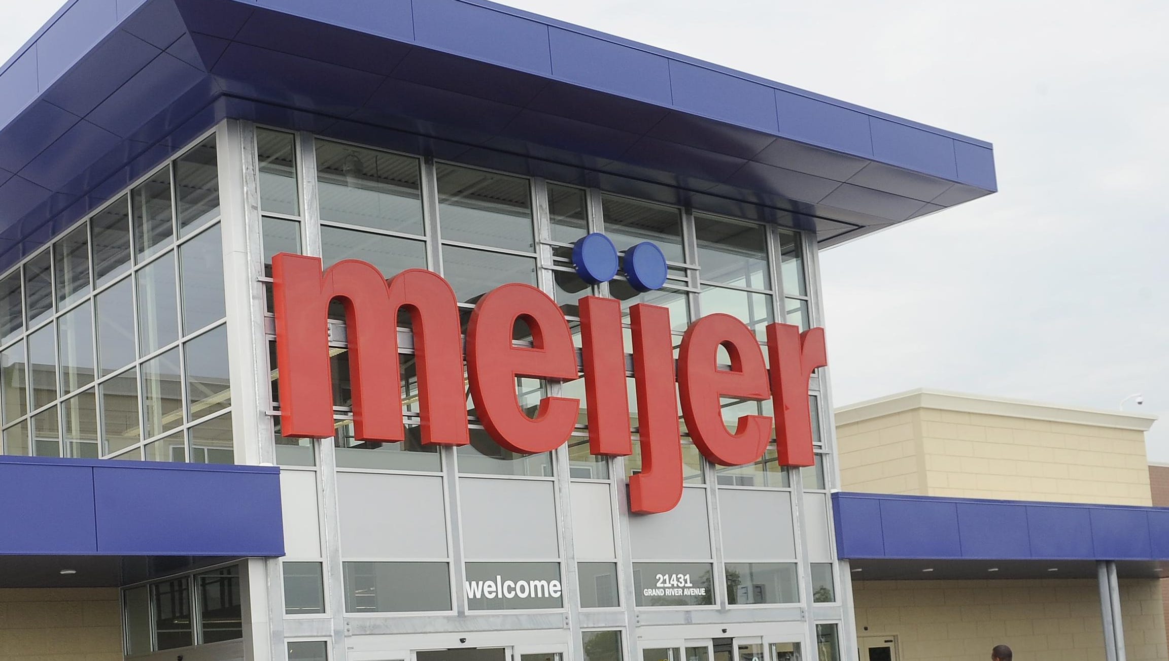 meijer expands curbside grocery pick up service meijer customer service