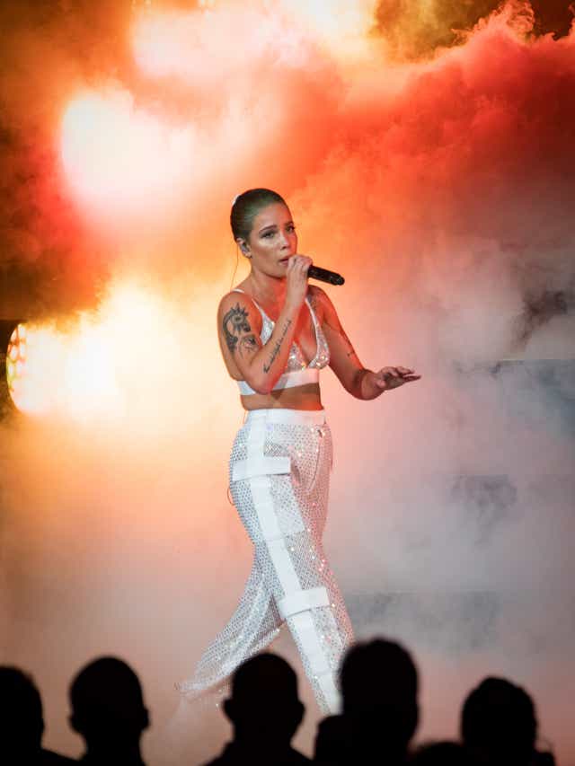 Get Wallpaper Halsey Postpones Manic Tour Summerfest Headlining Show To 2021 For iPhone Free