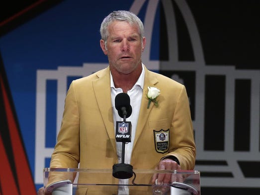 Former Green Bay Packers quarterback Brett chokes up