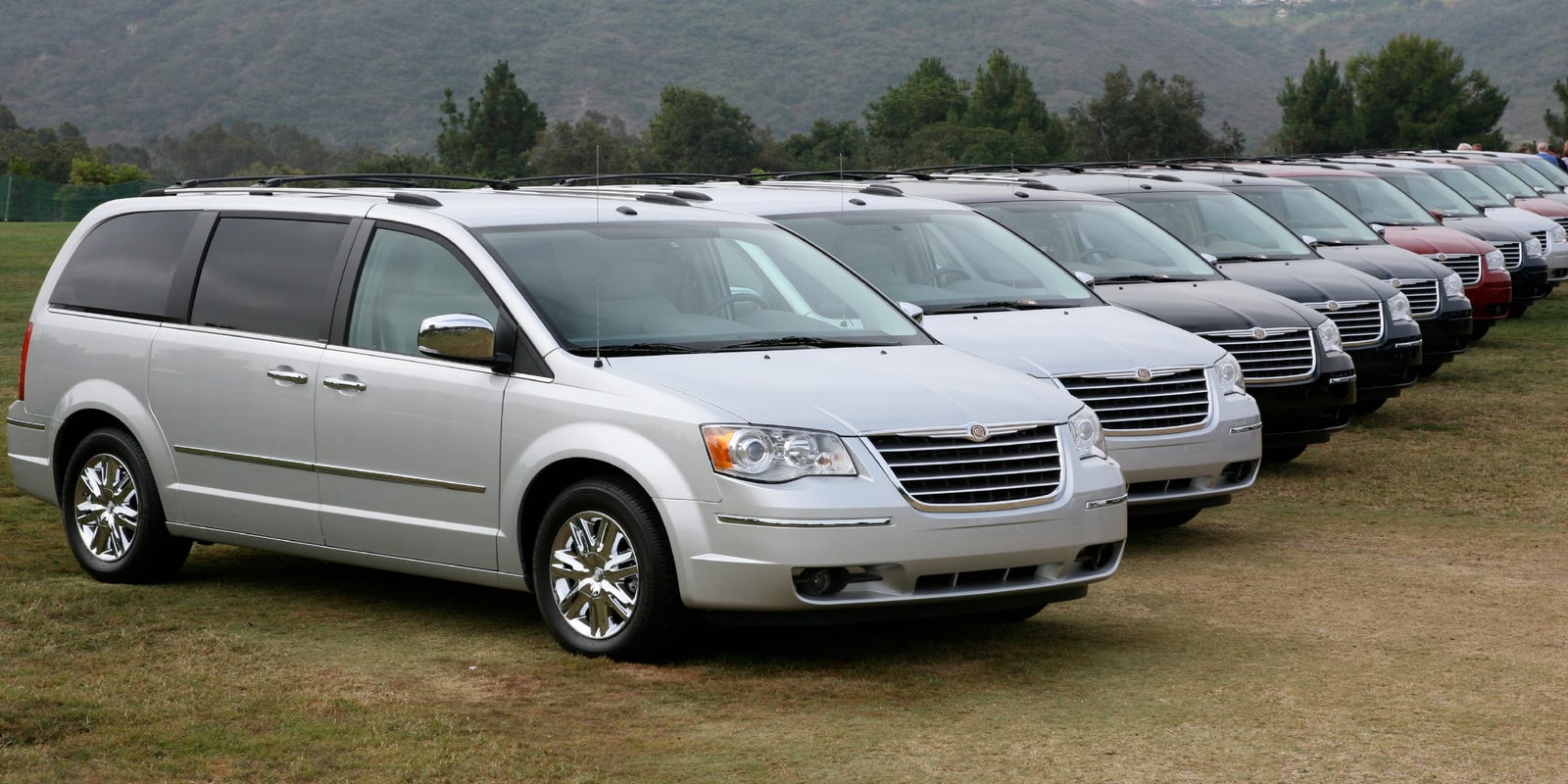 Chrysler aims to shed minivan with new design