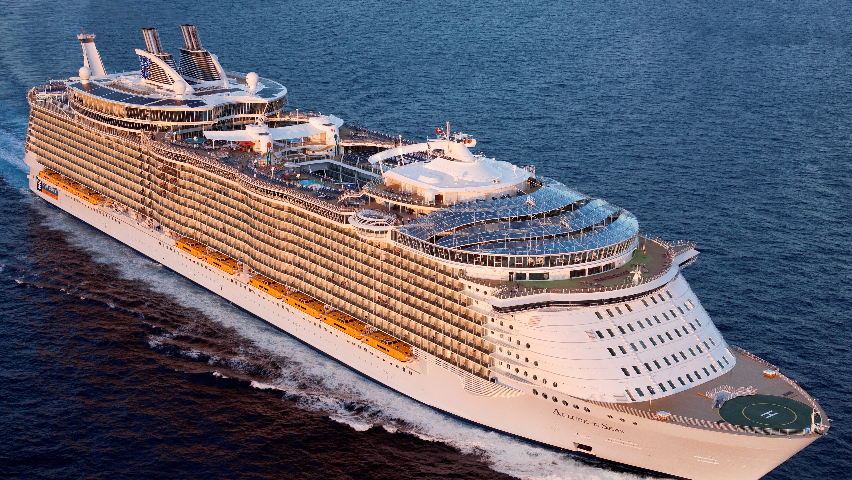 World's largest cruise ship slowed by propulsion issue