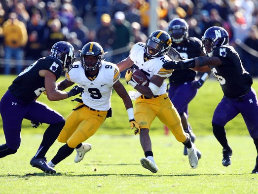 Iowa Hawkeyes running back Akrum Wadley (25) is tackled