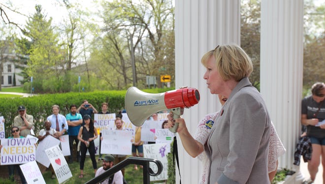 Cathy Glasson, candidate for Iowan Governor, stopped by a non-tenure faculty protest at the University of Iowa on May 4, 2018. Here she delivers a speech on the steps of UI president Bruce Harreld's home.
